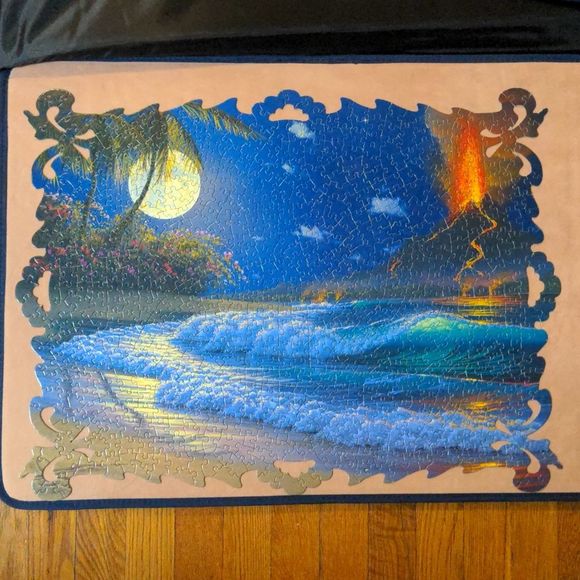 RoseArt Volcano Moon Borders Puzzle 750 pieces - Picture 3 of 4